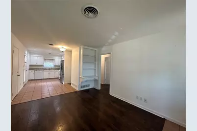 330 E Wilson Avenue, Pilot Point, TX 76258 - Photo 4