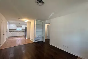 330 E Wilson Ave, Pilot Point, TX 76258 - Photo 4