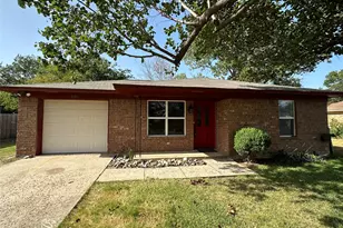 330 E Wilson Ave, Pilot Point, TX 76258 - Photo 1