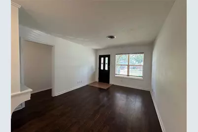 330 E Wilson Avenue, Pilot Point, TX 76258 - Photo 2