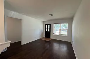 330 E Wilson Ave, Pilot Point, TX 76258 - Photo 2