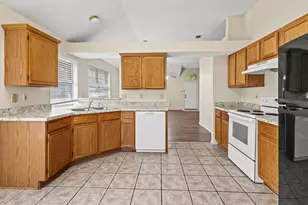 5209 Livermore Dr, Arlington, TX 76017 - Photo 10