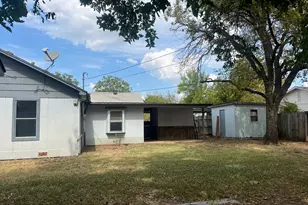 1101 Texas St, Graham, TX 76450 - Photo 4