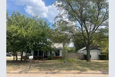 1101 Texas Street, Graham, TX 76450 - Photo 1