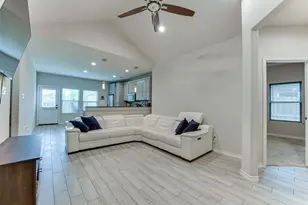 112 Ryburn St, Waxahachie, TX 75165 - Photo 4