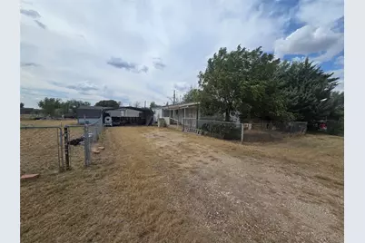 112 La Salle Drive, Tye, TX 79563 - Photo 1