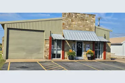 206 Kings Plaza, Granbury, TX 76049 - Photo 2