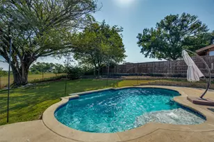2910 S Country Club Rd, Garland, TX 75043 - Photo 32