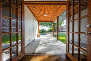 2910 S Country Club Rd, Garland, TX 75043 - Photo 16