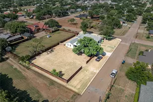 1000 W Hullum St, Breckenridge, TX 76424 - Photo 2