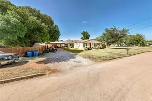 1000 W Hullum St, Breckenridge, TX 76424 - Photo 6