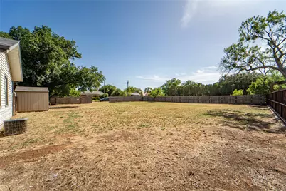 1000 W Hullum Street, Breckenridge, TX 76424 - Photo 32