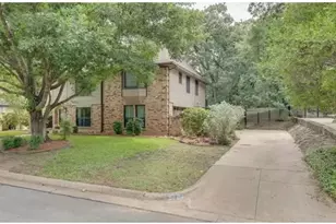 2719 Sunrise Dr, Arlington, TX 76006 - Photo 2