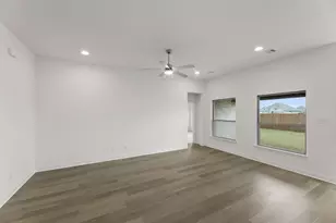 148 Trinity St, Grandview, TX 76050 - Photo 2