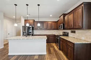 512 Lindisfarne Ln, Saginaw, TX 76131 - Photo 2