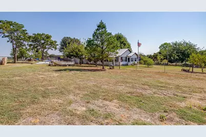 1035 Summit Drive, Springtown, TX 76082 - Photo 6
