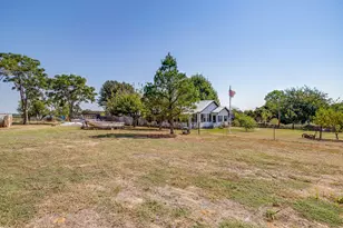 1035 Summit Dr, Springtown, TX 76082 - Photo 6