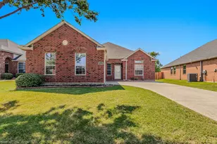 4026 Carrington Dr, Garland, TX 75043 - Photo 2