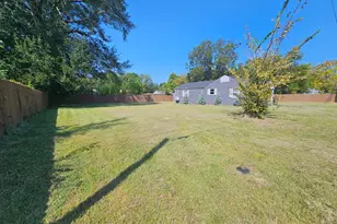 319 Lowe St, Palestine, TX 75803 - Photo 4