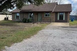 427 N Dallas St, Palmer, TX 75152 - Photo 1