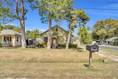 113 E Criddle Street, Waxahachie, TX 75165 - Photo 1