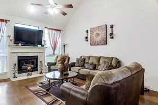 305 Ravenna Rd, Lake Dallas, TX 75065 - Photo 4