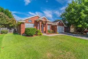 6405 Redstone Dr, Arlington, TX 76001 - Photo 2