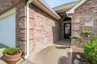 3029 Canary Ln, Midlothian, TX 76065 - Photo 2