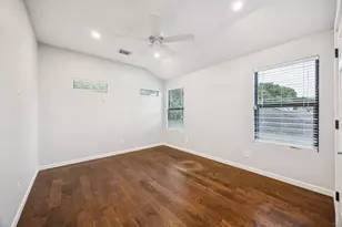 9406 Mill Hollow Dr, Dallas, TX 75243 - Photo 26