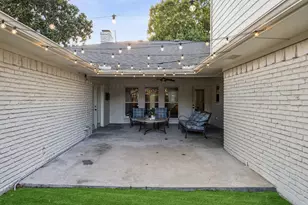 9406 Mill Hollow Dr, Dallas, TX 75243 - Photo 34