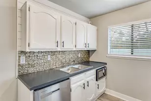 1333 Steinburg Ln, Fort Worth, TX 76134 - Photo 14