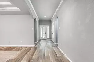 233 Willow Ridge Rd, Fort Worth, TX 76103 - Photo 2