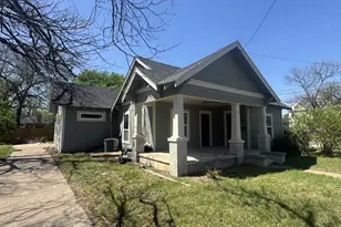 209 N Abbott St, Hillsboro, TX 76645 - Photo 2