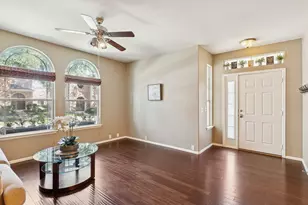 516 Legends Dr, Lewisville, TX 75057 - Photo 2