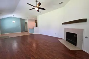 304 E Clover Park Dr, Fort Worth, TX 76140 - Photo 12