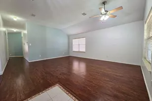 304 E Clover Park Dr, Fort Worth, TX 76140 - Photo 6