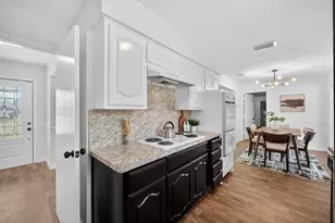 319 Sleepy Top Dr, Glenn Heights, TX 75154 - Photo 4