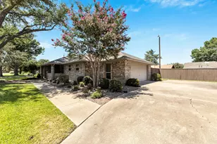 3401 Colonial Dr, Rowlett, TX 75088 - Photo 2