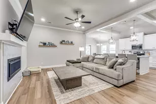 721 Raylan St, Springtown, TX 76082 - Photo 10