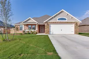 721 Raylan St, Springtown, TX 76082 - Photo 2