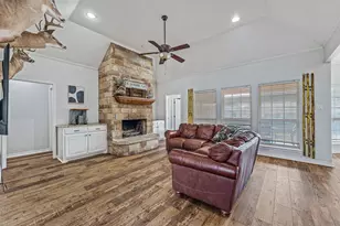 112 Blue Ribbon Ln, Stephenville, TX 76401 - Photo 8