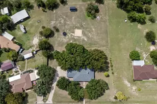 215 Lajuana Dr, Waco, TX 76705 - Photo 2