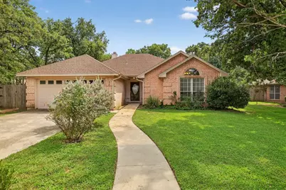420 Meadowcrest Drive, Azle, TX 76020 - Photo 2