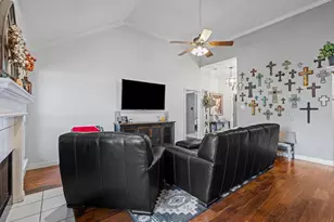 122 Country Dr, Waxahachie, TX 75165 - Photo 2