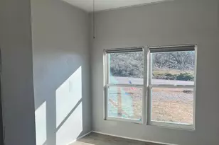 915 NE 1st St, Mineral Wells, TX 76067 - Photo 6