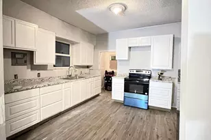 915 NE 1st St, Mineral Wells, TX 76067 - Photo 4