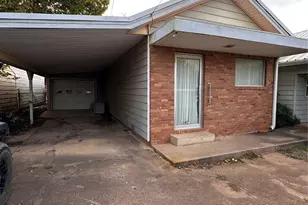 421 N 3rd St, Jacksboro, TX 76458 - Photo 4