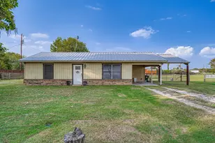 1305 Hutchins Ln, Reno, TX 76082 - Photo 2