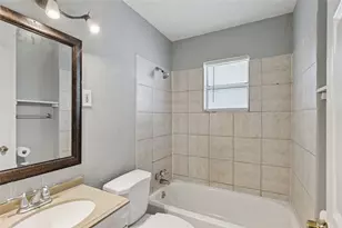 1304 E Lovers Ln, Arlington, TX 76010 - Photo 10