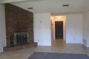 2614 Carrington Ln, Grand Prairie, TX 75052 - Photo 4